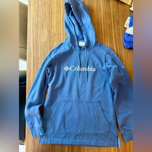 Women’s Columbia blue sweatshirt/hoodie with pockets size XS